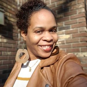 Meet your Posher, Ellisa